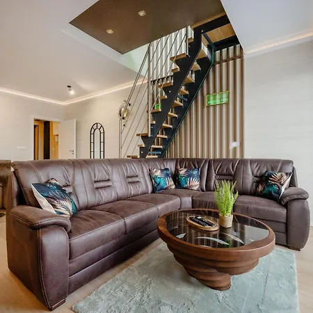 Apartment Trainforest Penthouse Residences