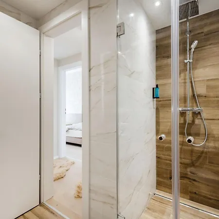 Trainforest Penthouse Residences *