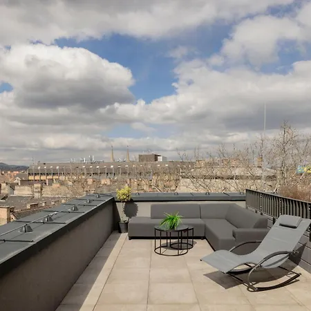 Trainforest Penthouse Residences Apartamento *